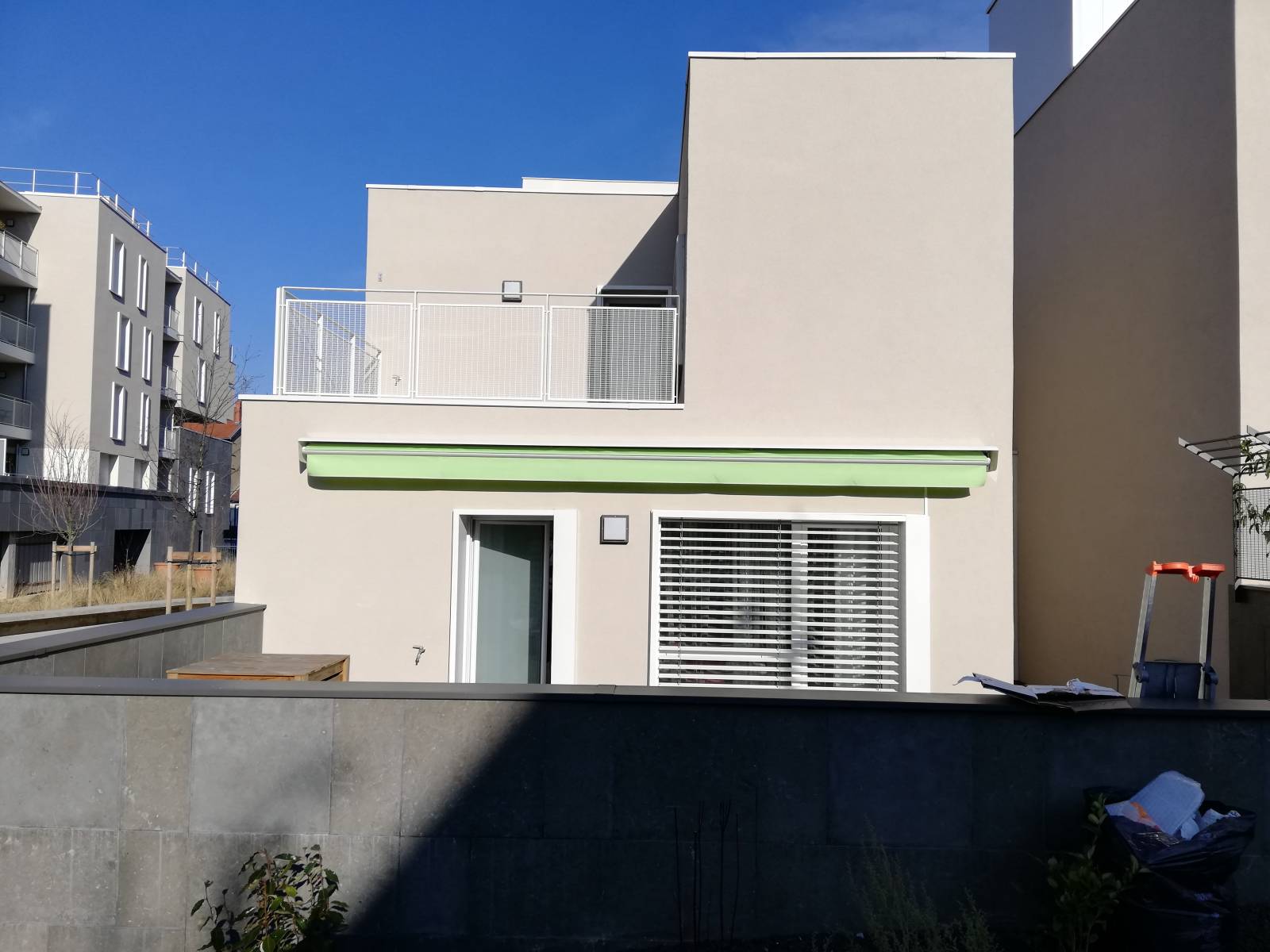 Installation store sur VILLEURBANNE - CLINIQUE DU STORE CALUIRE