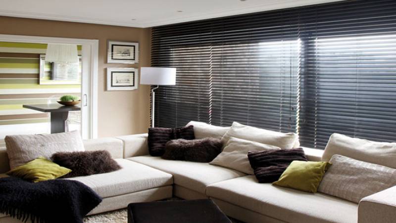 Installateur STORES VENITIENS BOIS SUR MESURE - CLINIQUE DU STORE