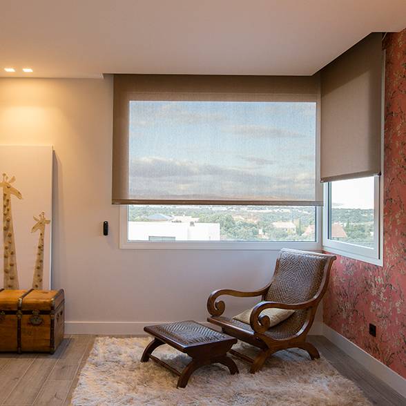 Vente, installation, conseils pour stores enrouleurs professionnels - VILLEURBANNE