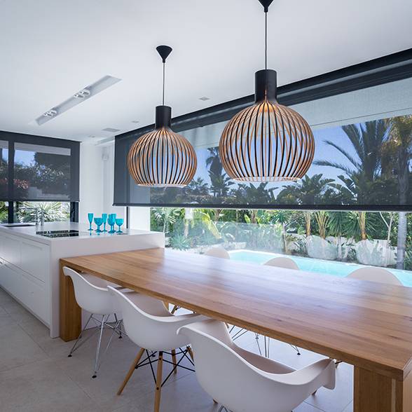 Installation stores enrouleurs grandes largeurs - CLINIQUE DU STORE LYON