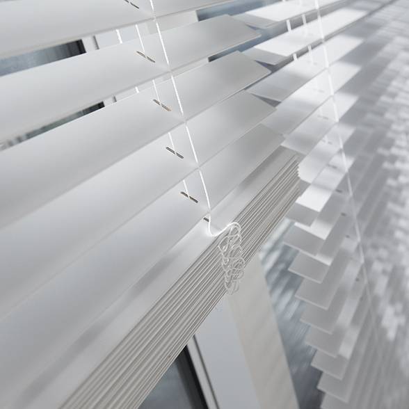 Store vénitien bois - Storiste installateur CLINIQUE DU STORE