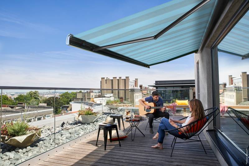installer un store électrique sur Lyon par la société CLINIQUE DU STORE 