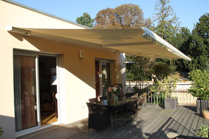 Rentoilage store électrique - nouvelle toile de store - devis gratuit sur Lyon chez CLINIQUE DU STORE